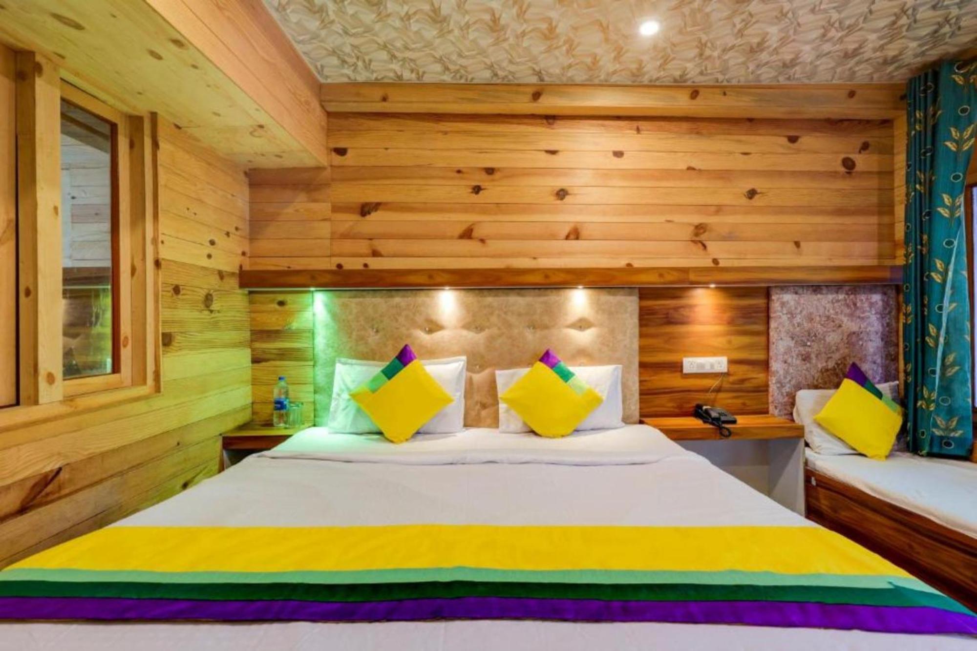 Hotel Vinayak Nainital Near Mall Road Lake View Room Exteriör bild