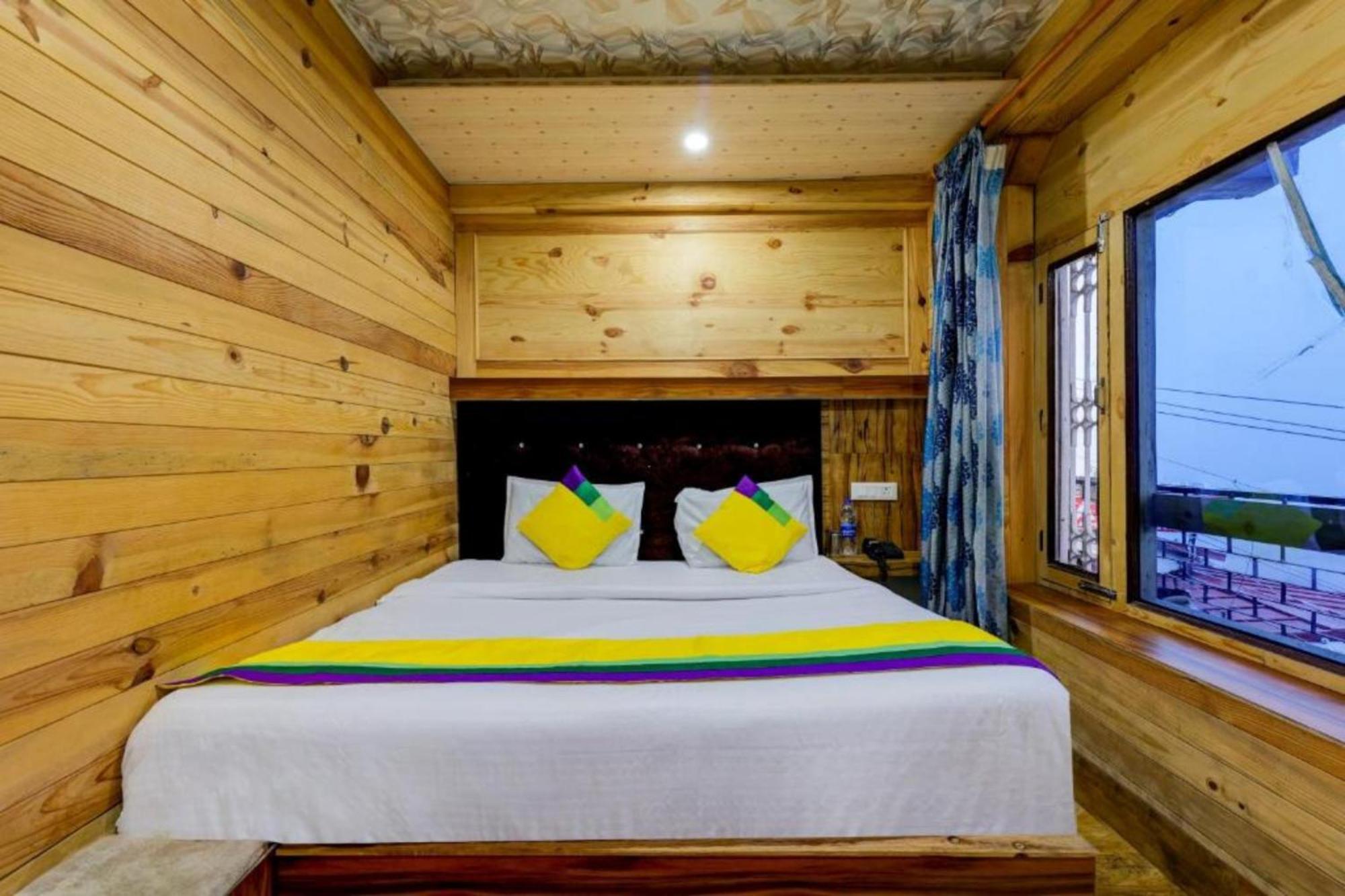 Hotel Vinayak Nainital Near Mall Road Lake View Room Exteriör bild