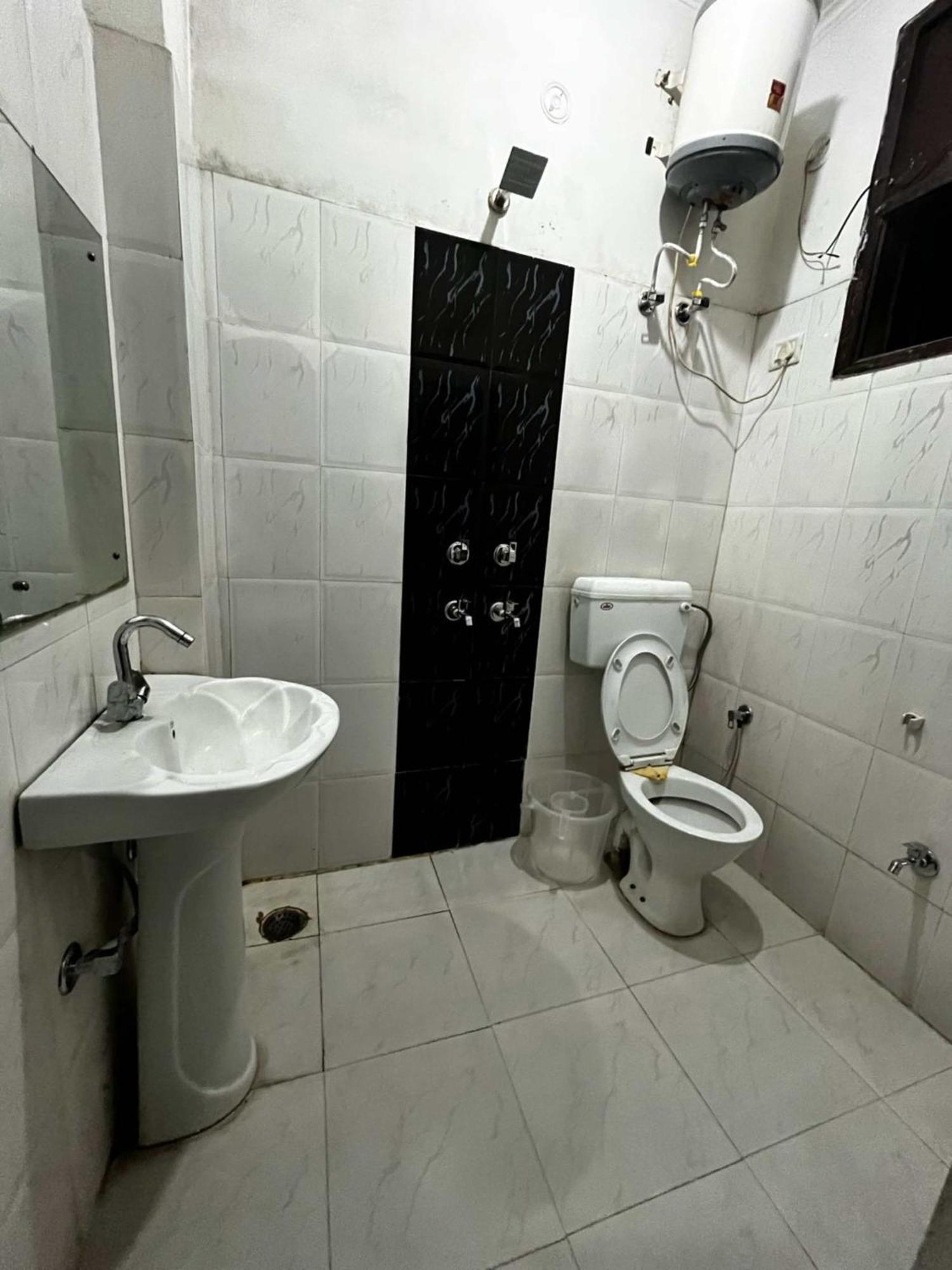 Hotel Vinayak Nainital Near Mall Road Lake View Room Exteriör bild